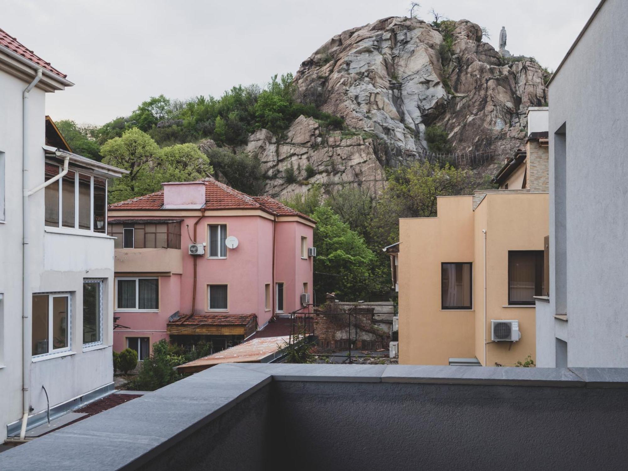 Stylish 1Bd - Free Private Garage Apartment Plovdiv Ngoại thất bức ảnh